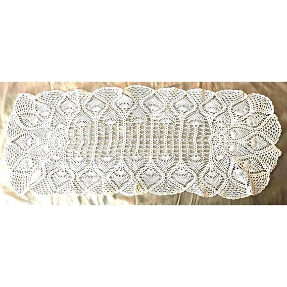 Crocheted VNT Pineapple Pattern Table Runner 16" X 40" Lace granny core cottage - Picture 5 of 6